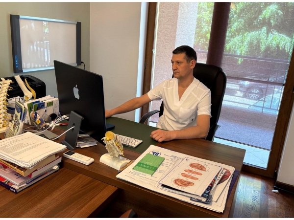 Dr. Artur Donica